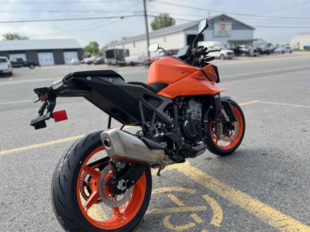 KTM 990 DUKE 2024