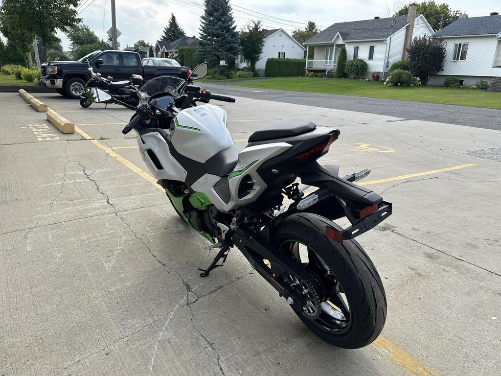 Kawasaki NINJA 7 HYBRIDE 2024