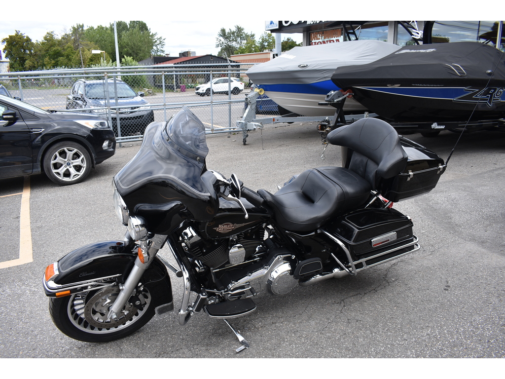 Harley-Davidson FLHTC Electra Glide Classic 2011