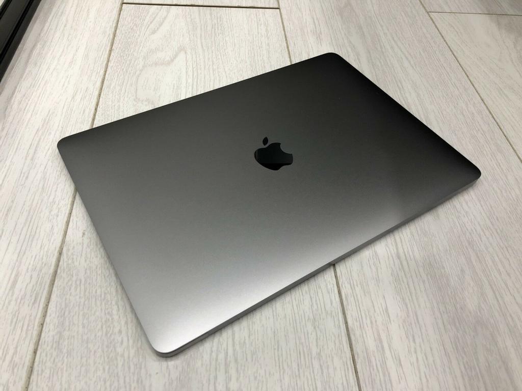 Apple MacBook Pro Retina 13.3" Tactile 2017 Bar 256 Go SSD 8 Go RAM 3.1GHz core i5