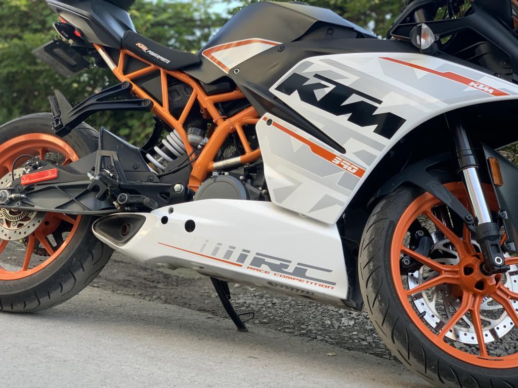 MOTO KTM RC 390 SPORT BIKE - SUPER GOOD CONDITION !!