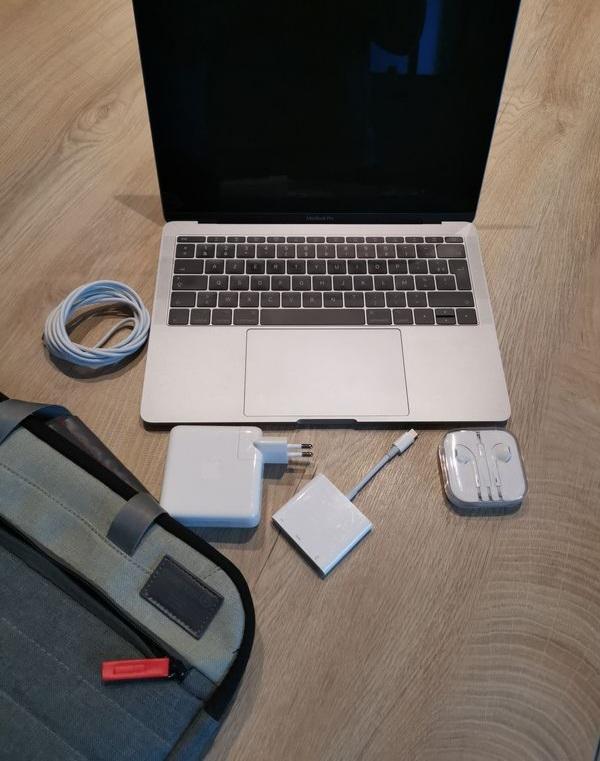 Pc Apple MacBook Pro écran Rétina avec Accéssoires