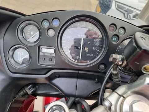 À vendre moto HONDA 1100 ZZ 1998. 