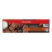 Tablette de chocolat au lait avec amandes