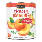 Pêches tranchées dans un jus de poire