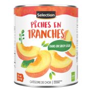Pêches tranchées dans un sirop léger