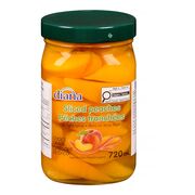 Pêches tranchées dans un syrop léger