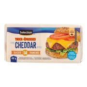 Produit de fromage fondu style cheddar en tranches épaisses