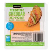 Tranches de fromage cheddar mi-fort