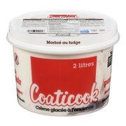 Crème glacée à l'ancienne marbrée au fudge