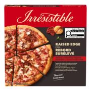 Pizza aux oignons caramélisés et tomates séchées au soleil à croûte mince surgelée