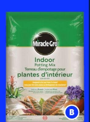 MIRACLE GRO 8.8-L. potting soils