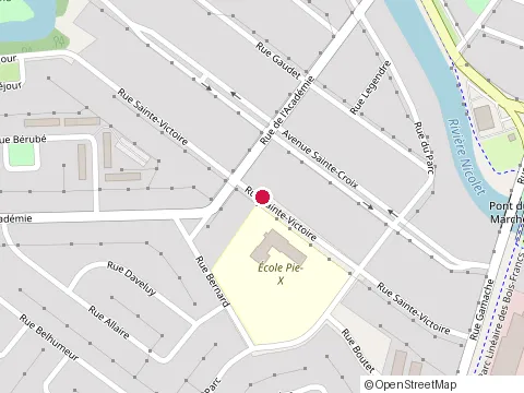Location of Ecole Pie X at 30 Rue Sainte-Victoire, Victoriaville