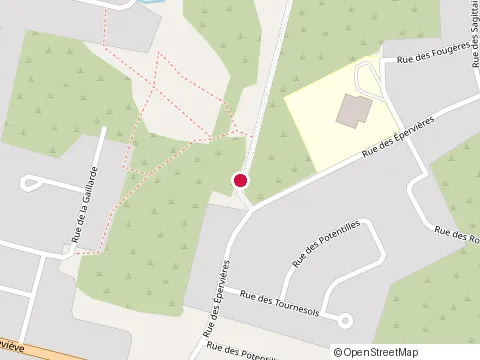 Location of la Carrière Elementary School at 245 Rue des Épervières, Chicoutimi