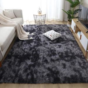 Chambre fille moelleuse avec tatamis près du lit