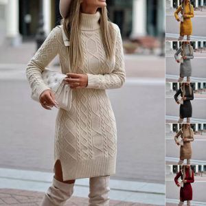 Robe tricotée col roulé fendu hiver femme