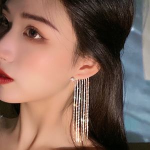 Boucles oreilles longues pompon mode