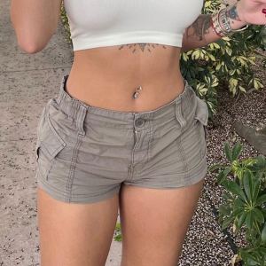 Short casual tissé taille basse asymétrique