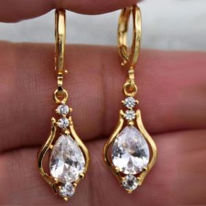 Boucles d'oreilles zircon mauve goutte tempérament