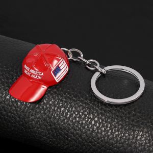 Chapeau rouge hip hop homme avec porte-clés