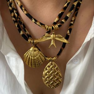 Collier pendentif léopard cordon géométrique