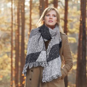 Châle tricoté épais carreauté 74,8x25,6po