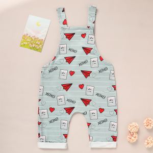 Salopette cœur et avion imprimés bébé