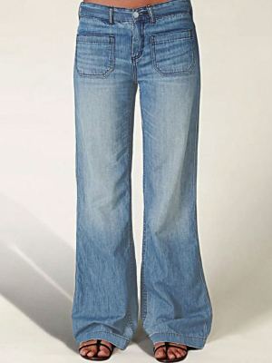 Jean bleu clair taille moyenne jambe évasée poche carrée