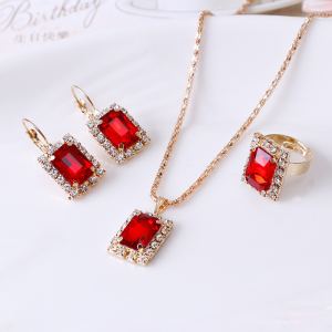 Parure trois pièces collier boucles anneau cristal