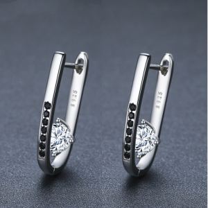 Boucles oreilles U minimaliste élégant