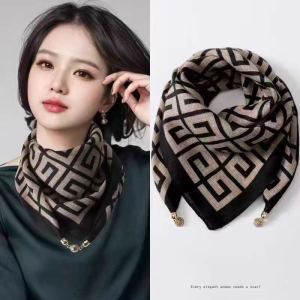 Foulard carré soie femme boucle magnétique hiver