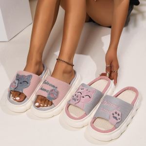 Pantoufles chatons mignons femme maison