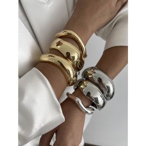 Bracelet large géométrique design personnalisé brillant
