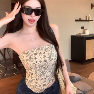 Top slim chic femme hot girl