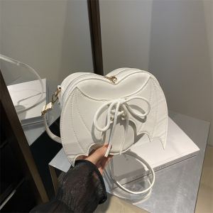 Sac bandoulière ailes chauve-souris cœur design