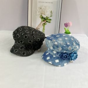 Casquette octogonale plate denim marine troué