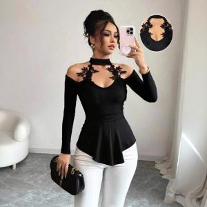 Chemise mince, encolure dégagée, appliqué, plis, ourlet courbé