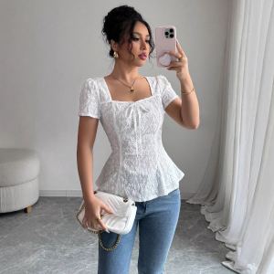 Blouse dentelle col carré nœud manches courtes