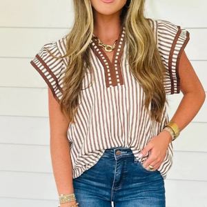 Blouse col V rayée volants courts kaki