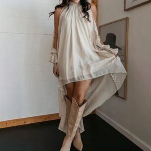 Robe mousseline col haut irrégulière