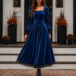 Robe velours col carré panneaux dentelle